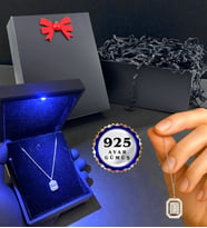 Işıklı Kutusunda 925 Ayar Gümüş Kolye Siyah Özel Kutusunda Farklı Kolye Seçenekleri (Model 3)