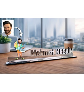Kişiye Özel Tatil Seven Erkek Karikatürlü 30 cm Ayna Pleksi Masaüstü İsimlik - Ofis Hediyesi