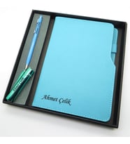 Signator® Codex  N178 Kişiye Özel Defterli Set - İsme Özel Turkuaz Kalem + İsme Özel Turkuaz Defter + İsme Özel Yeşil Çakmak  İsme Özel Kutusunda Hediyelik Set (Karışık)