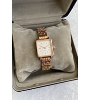 Zamanın İhtişamını Yaşayın! Dikdörtgen Kadran Rose Gold Renk En Gözde Trend Moda Kadın Kol Saatleri