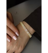 Su Yolu Baget Taşlı Dikdörtgen  Model Pırlanta Görünümlü 925 Ayar Gümüş Bileklik (Gold)