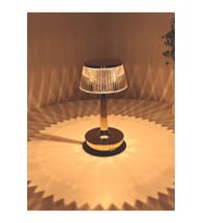 Şık ve modern dekoratif masa lambası, evinizin atmosferini tamamlar (Krem)