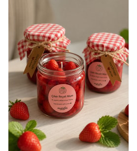 Mumelia Candles Çilek Reçeli - Doğal Soya Cam Kavanoz Tasarım Mum