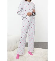 Tarz Rahat Uzun Kollu Geniş Paça Kalpli Baskılı Lastikli Örme Pijama Takımı (Gri-Melanj)