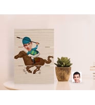 BK Gift Kişiye Özel Erkek Jokey Karikatürlü Otantik Masaüstü Ahşap Palet Çerçeve-1 (Beyaz)
