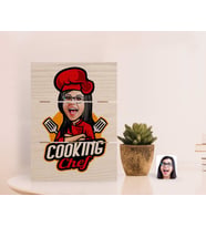 BK Gift Kişiye Özel Kadın Chef Karikatürlü Otantik Masaüstü Ahşap Palet Çerçeve-11 (Beyaz)