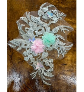 31X25 CM NAKIŞ PAYET İŞLEME KABARTMA ÇİÇEKLİ ARMA DİKİŞ AKSESUARI