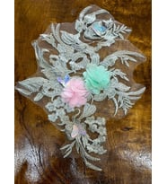 31X25 CM NAKIŞ PAYET İŞLEME KABARTMA ÇİÇEKLİ ARMA DİKİŞ AKSESUARI