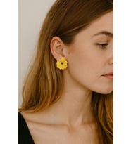El Yapımı Minimal Sarı Çiçek Küpe - Sade ve Şık