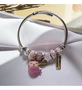 Pembe Charm Detaylı Kadın Bileklik – Sevimli Figürlü Çelik Charm Bileklik