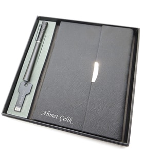Signator® Codex  N202 Kişiye Özel Defterli Set - İsme Özel Siyah Kalem + İsme Özel Siyah Defter + İsme Özel 32 GB Usb Bellek  İsme Özel Kutusunda Hediyelik Set (Karışık)
