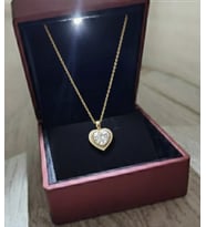 Sevgiliye Özel Hediye Kutulu Işıltılı Baget Kesim Kalp Kolye (Gold)