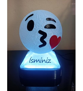 Kişiye Özel Hediyelik Isimli Kalpli Öpücük Emoji Dekoratif Led Lamba - Adaptörlü (Mavi)