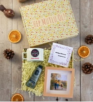 Kişiye Özel Love Yourself Hediye Kutusu - Kişiye Özel Lüks Pastel Fincan, El Kremi, Ahşap Fotoğraf Çerçevesi Doğum Günü Hediyesi
