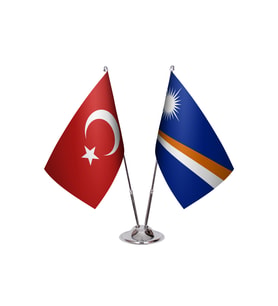 Marshall Adaları İkili Masa Bayrağı