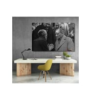 Atatürk ve Halk Temalı Siyah Beyaz Kanvas Tablo Modeli Yatay Duvar Tablosu