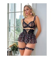Çiçek Baskılı Dantelli Mini Etek Sütyen String Bacaklık Takım Gecelik (Kalpli Siyah)