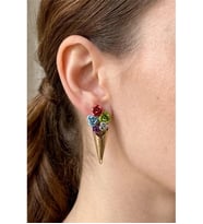 KÜLAH RENKLİ ÇİÇEK STUD KÜPE