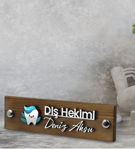 BK Gift Kişiye Özel El Yapımı Diş Hekimi Tasarımlı 3D Kabartma İsimli Metal Ayaklı Doğal Ahşap Masa İsimliği, Yeni İş Hediyesi, Ofis Dekoru-1