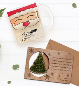 BK Gift Kişiye Özel Mutlu Yıllar Kupa Bardak ve Retro Ahşap Yılbaşı Tebrik Kartı Hediye Seti-6 (Sarı)