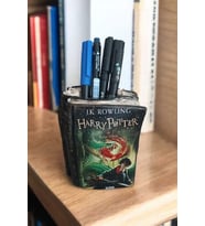 Harry Potter ve Sırlar Odası Kitabı Şeklinde Kalemlik 10 x 8 cm