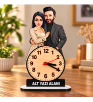 Kişiye Özel 2 Kişilik Çift Karikatürlü 18 cm MDF Dikey Masa Saati - Sevgiliye ve Eşe Hediye Sevgililer Günü ve Yıl Dönümü Hediyesi