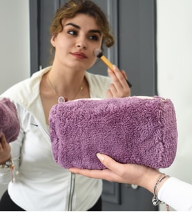 Fermuarlı Peluş Makyaj Çantası (Uzun Tüylü) – Kadınlar İçin En Yeni Makyaj Çantası Modelleri (Mürdüm)