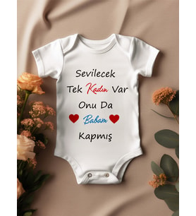 Sevilecek Tek Kadın Var Yazılı Bebek Zıbın (Beyaz)
