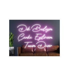 Dik Başlıyım Çünkü Eğilirsem Tacım Düşer Yazılı Neon Tabela