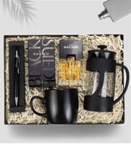 Kişiye Özel Gümüş Renk Detaylı Siyah Tükenmez Kalem & Avon Black Suede Erkek Parfüm & Siyah French Press & Siyah Kupa Hediye Seti