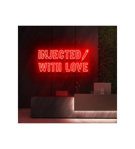 INJECTED WITH LOVE Yazılı ve Şekilli Neon Tabela