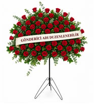 45 Kırmızı Gül ve Okaliptus Ferforje Çelenk
