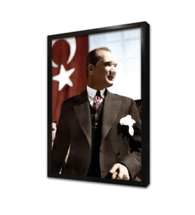 Türk Bayrağı Önünde Atatürk Çerçeveli Cam Tablo