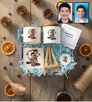 Kişiye Özel Karikatürlü Siyah Beyaz Taraftar Baba Oğul Hediye Kutusu - Kişiye Özel T Kupa, Seramik Kalemlik, Dekoratif Taş İsimlik, Güneş Anahtarlık Babalar Günü Hediyesi