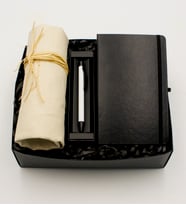 Kanvas Bez Çanta & Siyah Defter & Beyaz Tükenmez Kalem Hediye Seti
