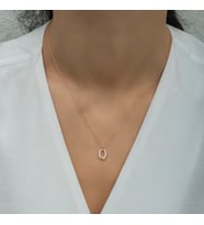 Gümüş Zirkon Taşlı Q Harfi Kolye