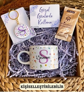 Kişiye Özel İsimli Kupa Bardak Anahtarlık Hediye Kutusu Floral Harf Fincan