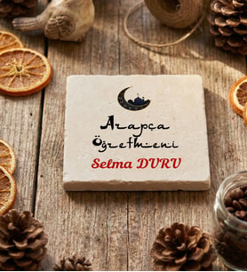 Kişiye Özel Arapça Öğretmeni Bardak Altlığı Öğretmenler Günü Hediyesi (Krem)