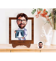 BK Gift Kişiye Özel Erkek Radyolojist Karikatürlü Ahşap Standlı 3D Biblo-1 (Beyaz)