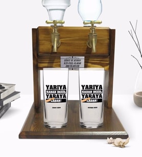 BK Gift Kişiye Özel Renkli Baskılı Yarıya Kadar Değil Yaraya Kadar Tasarımlı İkili Rakı Bardağı ve Çift Musluklu Doğal Ahşap Rakı Standı-2 (Model 1)