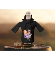 BK Gift Kişiye Özel Sevgililer Karikatürlü Mini Siyah İçki Şişesi Tişörtü , Ev Bar Dekoru, Viski, Şarap, Votka, Rakı Şişesi Tişörtü, Ev Barı-28