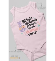 Biriyle uğraşmak yetmez, yazılı Sıfır Kollu Bebek Body %100 Pamuk