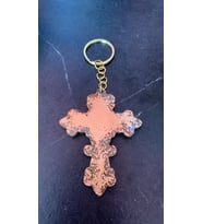 Kahverengi Gold Renkli Haç Şekil Gold Aksesuarlı Anahtarlık El Yapımı Epoksi Hediyelik MDL4