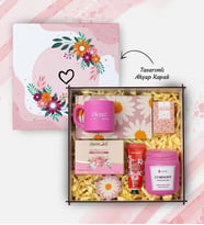 Dekoratif Ahşap Kutu İçerisinde, Pembe Fincan, Mum,Anahtarlık,Kahve, Güzellik Seti