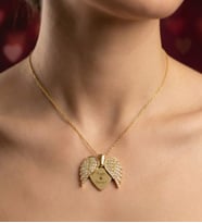 Kişiye Özel Çift İsim Baskılı Kalpli Gold Renk Açılır Melek Kanadı Kalp Kolye - Sevgiliye Özel Hediye, Anneye Hediye, Kız Kardeşe Hediye