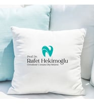 Diş Hekimlerine Özel Saten Yastık Kılıfı 50x50 cm – İsme Özel Diş Hekimi Temalı Dekoratif Kırlent Kılıfı (İçi Boş)
