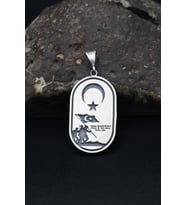 Ay Yıldızlı (Türk Bayrağı) Vatana İhanetin Nedeni Olmaz Yazılı 925 Ayar Gümüş Kolye Ucu 900489