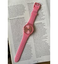 UNİSEX PEMBE SİLİKON TAKVİMLİ HEDİYELİK KOL SAATİ