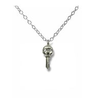 Kurukafa Anahtarlık Figürlü Kolye  Metal Gotik Unisex Kolye – 60 cm Zincir (Gümüş)