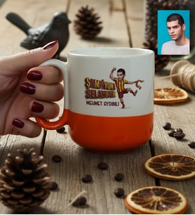 Kişiye Özel Karikatürlü Sarı Kırmızı Taraftar Kupa Bardak Pro Doğum Günü Hediyesi